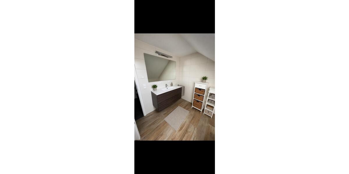 Dachgeschoßwohnung Erdweg - 2 Zimmer, 64 m&sup2;, 900&euro; | Angebot:26655538