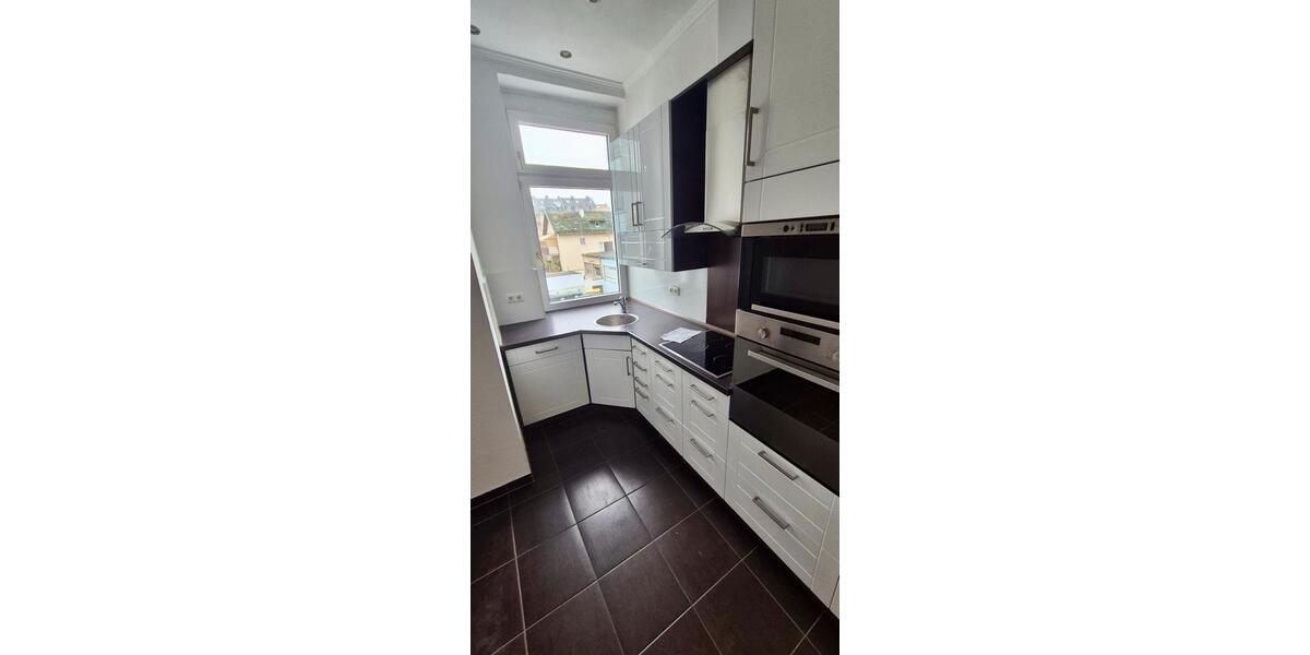 Schöne Altbau 3-Zimmerwohnung mit Einbauküche 3 zimmer