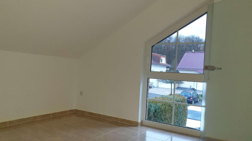 Dachgeschoßwohnung Langgöns - 3 Zimmer, 120 m&sup2;, 950&euro; | Angebot:26646129