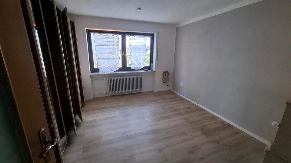 Erdgeschoßwohnung Neufahrn bei Freising Mintraching-Grüneck - 4 Zimmer, 120 m&sup2;, 1.800&euro; | Angebot:26670283