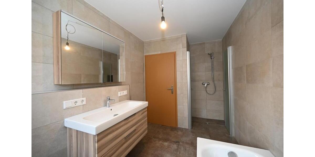 Herrliches Zuhause für die große Familie - sofort verfügbar! Renoviertes Einfamilienhaus in gefragter Lage 6 zimmer