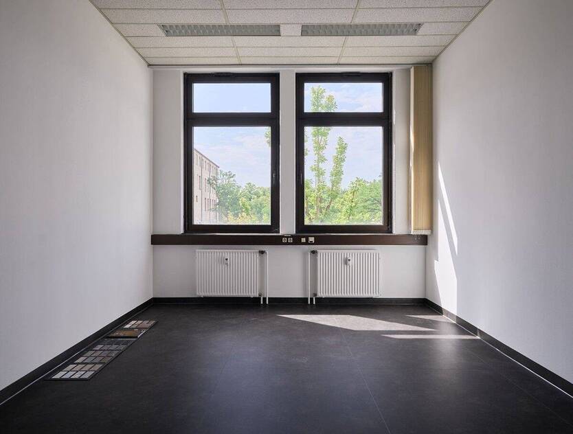 ERSTBEZUG! BÜRO IN NÜRNBERG MIT TEEKÜCHE - SOFORT VERFÜGBAR!* zimmer