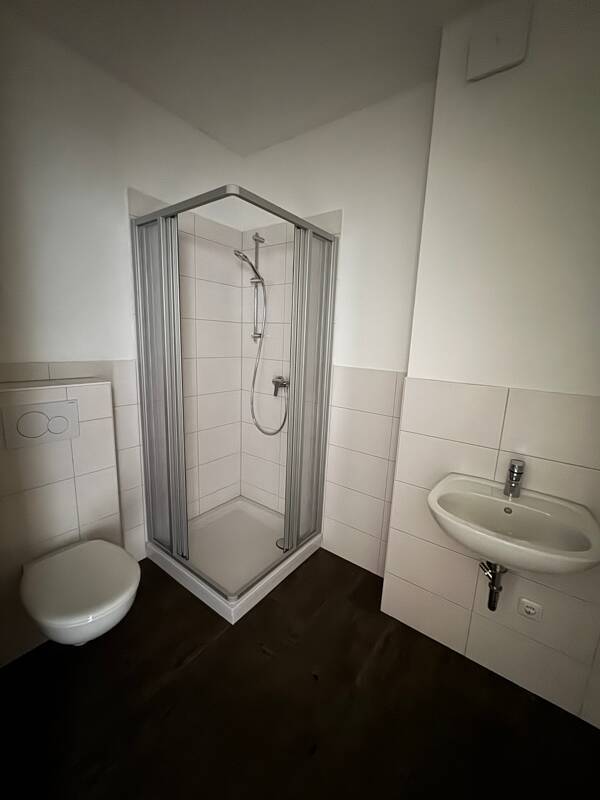 Sanierte Wohnung mit Blick in den Hinterhof - unweit des Hafens