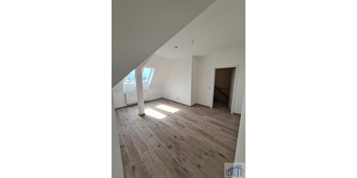 Dachgeschoßwohnung Zittau - 5 Zimmer, 160 m&sup2;, 1.000&euro; | Angebot:23036979
