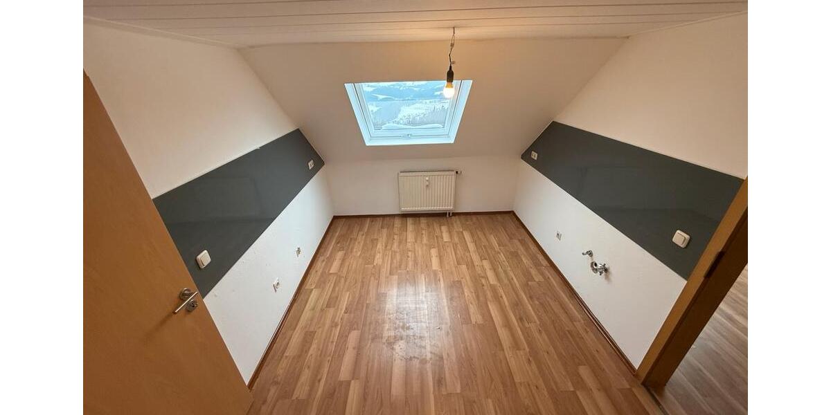 Dachgeschoßwohnung Leuchtenberg - 4 Zimmer, 85 m&sup2;, 450&euro; | Angebot:24744639