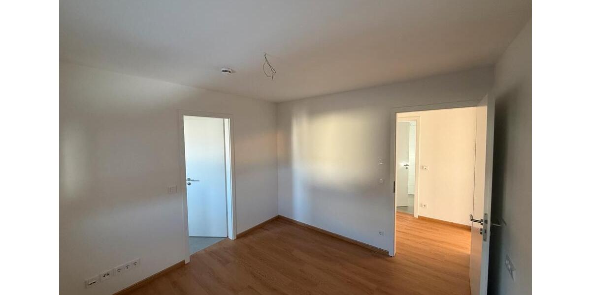 Etagenwohnung Petersberg - 3 Zimmer, 83 m&sup2;, 1.100&euro; | Angebot:24865742