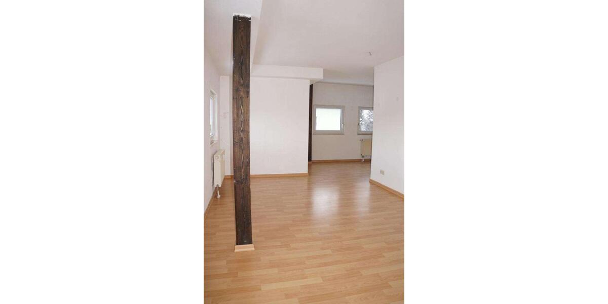 Dachgeschoßwohnung Zwickau - 1 Zimmer, 38 m&sup2;, 240&euro; | Angebot:25977801