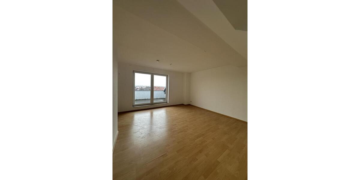 Etagenwohnung Weißenfels - 4 Zimmer, 102 m&sup2;, 613&euro; | Angebot:26675307