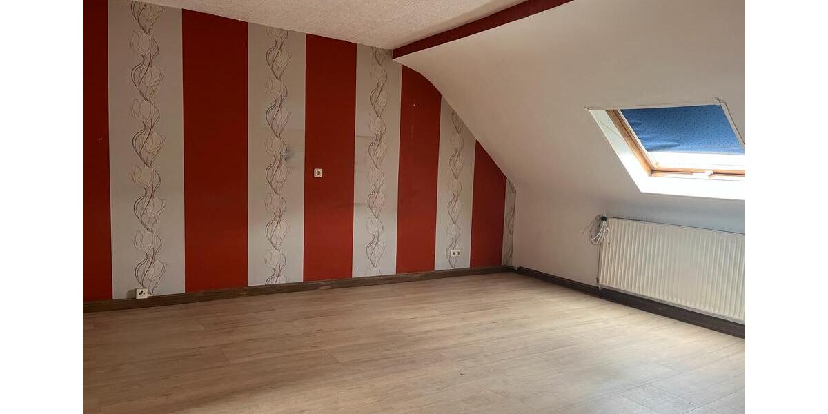 Dachgeschoßwohnung Sankt Ingbert - 3 Zimmer, 80 m&sup2;, 700&euro; | Angebot:26463375