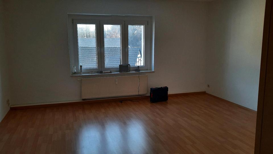 Dachgeschoßwohnung Meerane - 3 Zimmer, 80 m&sup2;, 360&euro; | Angebot:25810289
