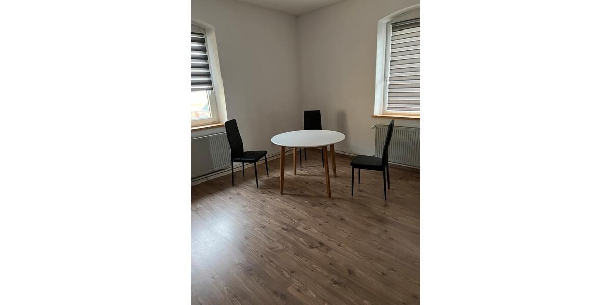 Hochparterre Arzberg - 2 Zimmer, 80 m&sup2;, 22&euro; | Angebot:26638649