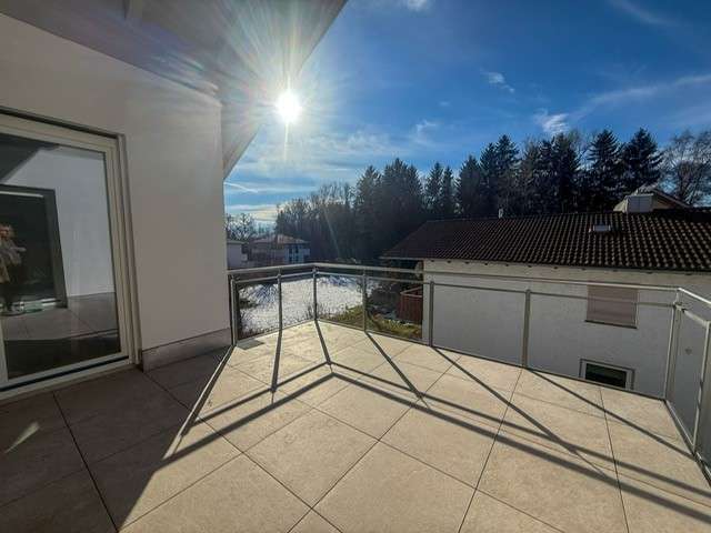 Etagenwohnung Kolbermoor - 4 Zimmer, 137 m&sup2;, 2.350&euro; | Angebot:25091091