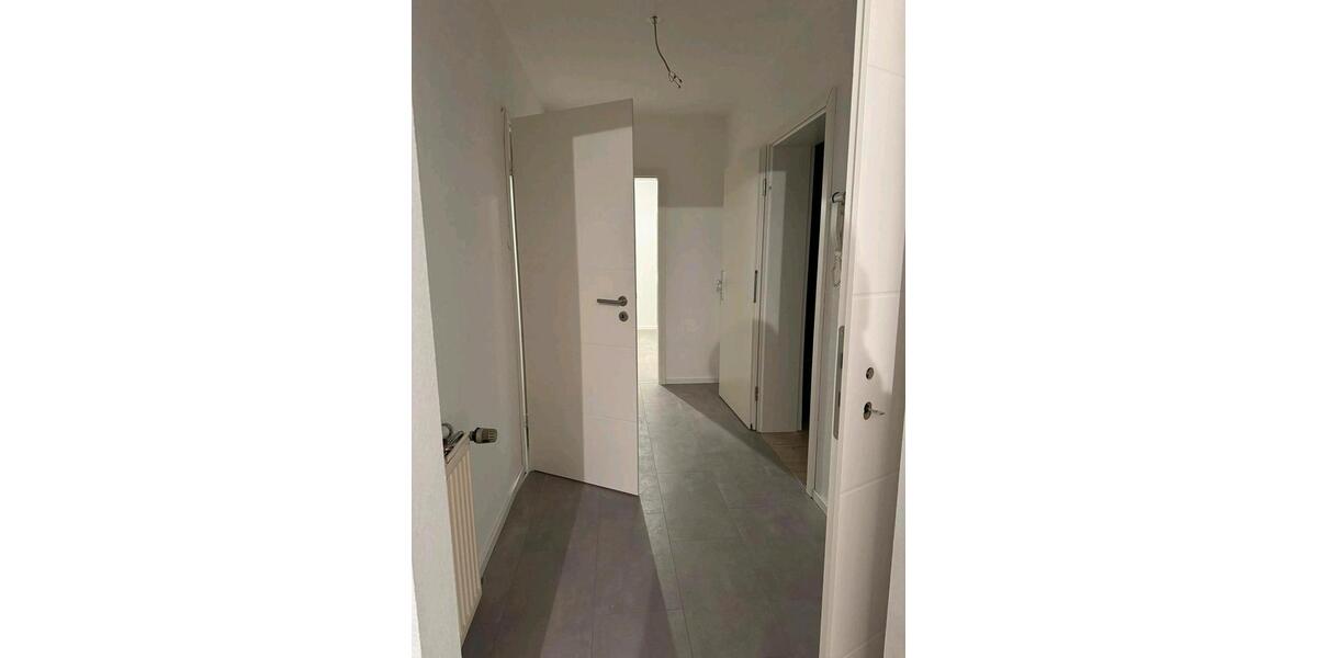 2 Zimmer DG Wohnung mit Küche + Badmöbel + Stellplatz 2 zimmer