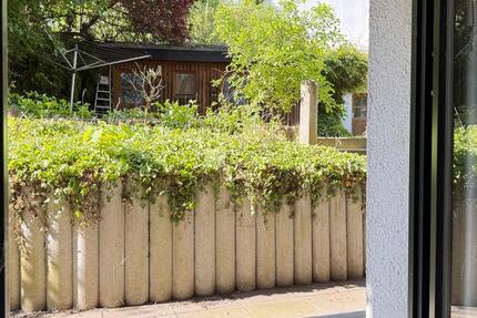 Wohnen ohne Schnickschnack. Souterrain mit Terrasse. Feldstadt Schwerin – ruhig, zentral, praktisch.