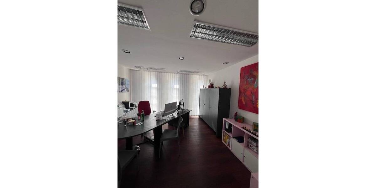 Gewerbeobjekt Krefeld Cracau - 3 Zimmer, 125 m&sup2;, 1.060&euro; | Angebot:26555087