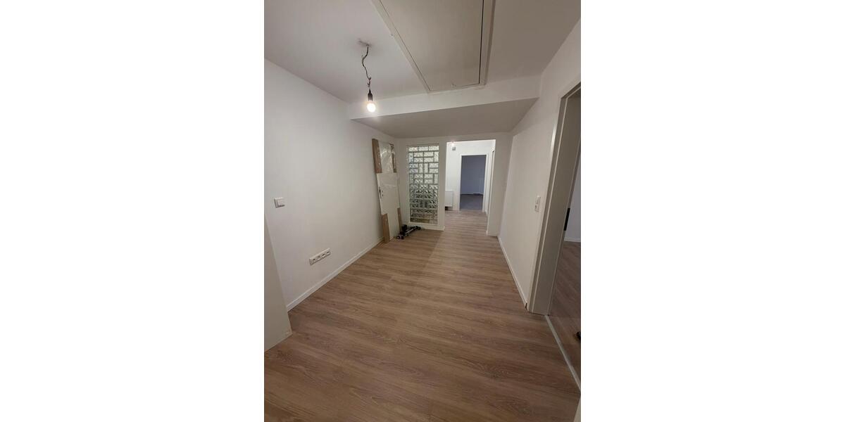 Großzügige ca. 95 m² Wohnung (4-Zi.) in Neustadt 4 zimmer