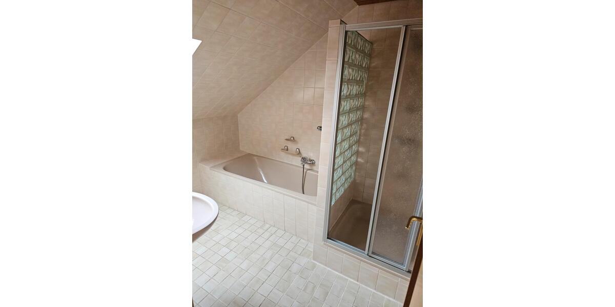 Dachgeschoßwohnung Rinteln - 4 Zimmer, 108 m&sup2;, 570&euro; | Angebot:24511925