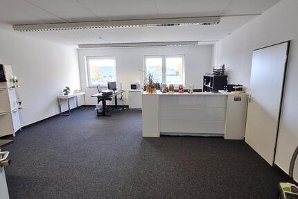 Große Bürofläche mit 40,65 m² für mehrere Mitarbeiter im Nobel Business Center zimmer