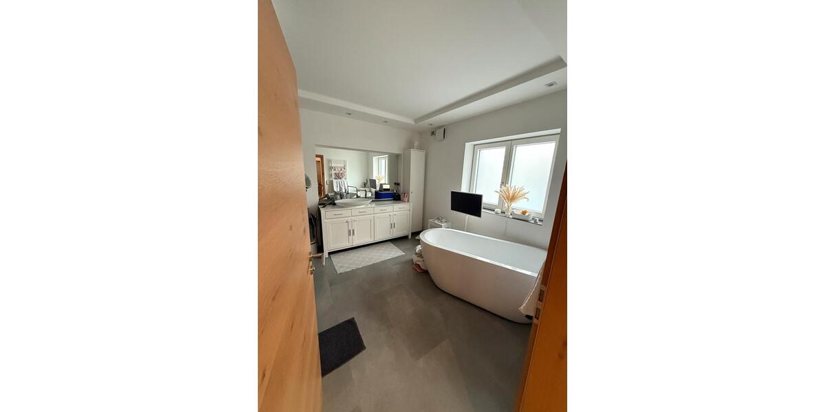 Erdgeschoßwohnung Kumhausen - 3.5 Zimmer, 140 m&sup2;, 2.100&euro; | Angebot:24753080