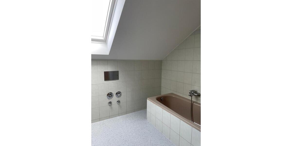 Dachgeschoßwohnung Simbach am Inn - 3 Zimmer, 95 m&sup2;, 750&euro; | Angebot:26089182