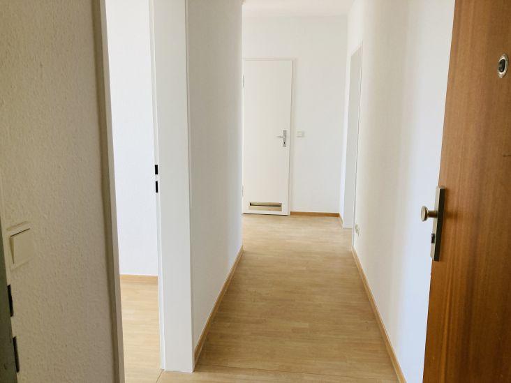 + 3 Zimmer mit Balkon +