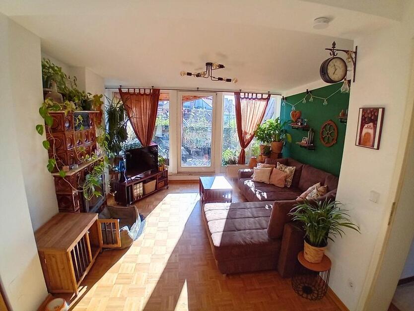Kurzzeitmiete: Vollmöblierte Drei-Zimmer Wohnung mit Dachterrasse zimmer