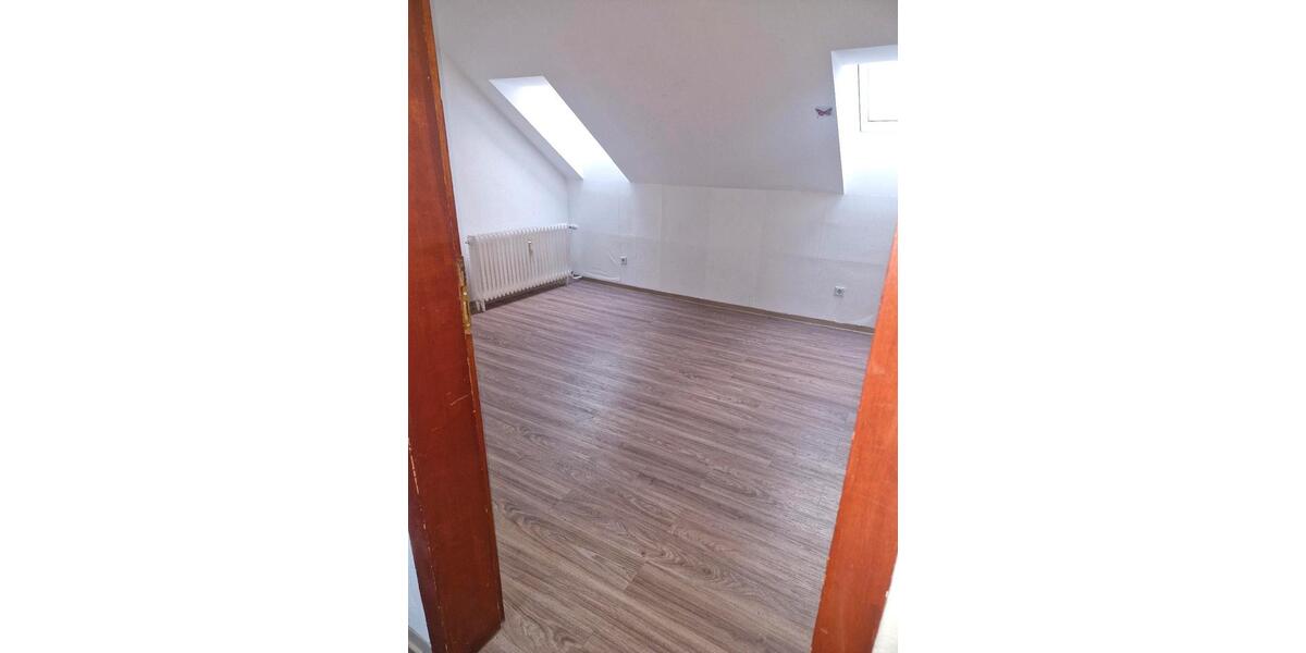 Dachgeschoßwohnung Michelstadt - 4 Zimmer, 110 m&sup2;, 850&euro; | Angebot:25405396