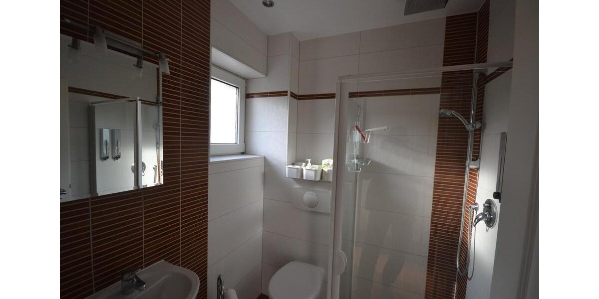 Einfamilienhaus Walluf - 5 Zimmer, 200 m&sup2;, 2.400&euro; | Angebot:25127340