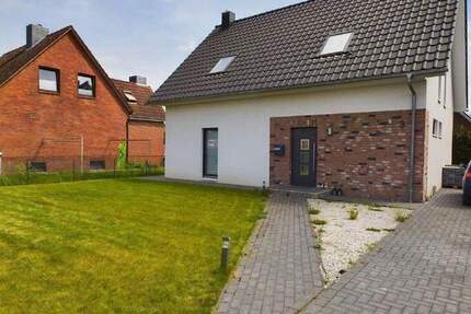 Haus Stade Bützfleth - 4 Zimmer, 146 m&sup2;, 1.890&euro; | Angebot:25140950