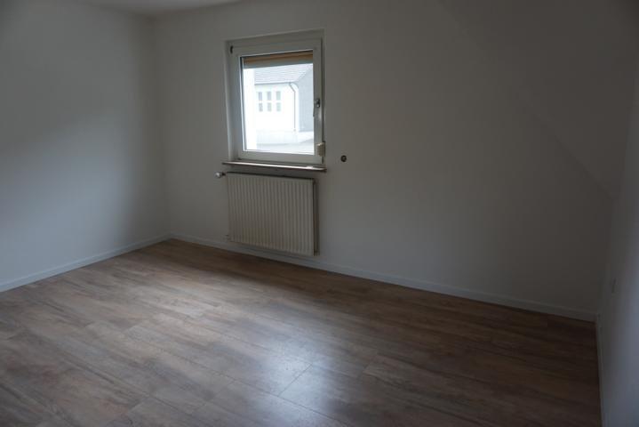 Dachgeschoßwohnung Wiehl - 3 Zimmer, 85 m&sup2;, 580&euro; | Angebot:26444036