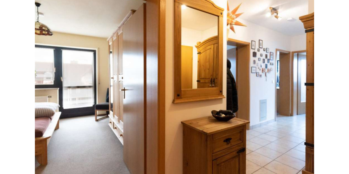 Dachgeschoßwohnung Roth - 3 Zimmer, 85 m&sup2;, 720&euro; | Angebot:24712491