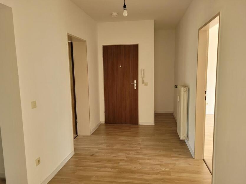 3 Zimmer Wohnung mit Balkon und Garage