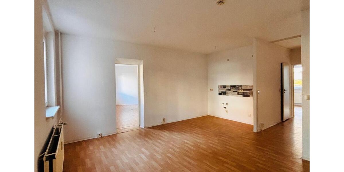 Etagenwohnung Suhl - 4 Zimmer, 68 m&sup2;, 360&euro; | Angebot:23843034