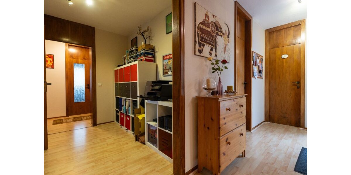 4 12 Zi., Küche, Bad, Gäste-WC, 2 x Loggia, Sauna, 4 zimmer