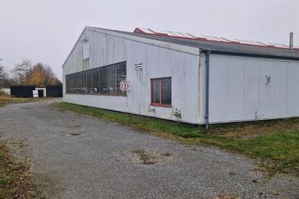 Halle für SchrauberOldtimerTeilehandelSelbsthilfe usw.frei zimmer