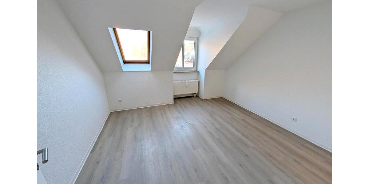 Dachgeschoßwohnung Zwickau - 3 Zimmer, 92 m&sup2;, 530&euro; | Angebot:26635363