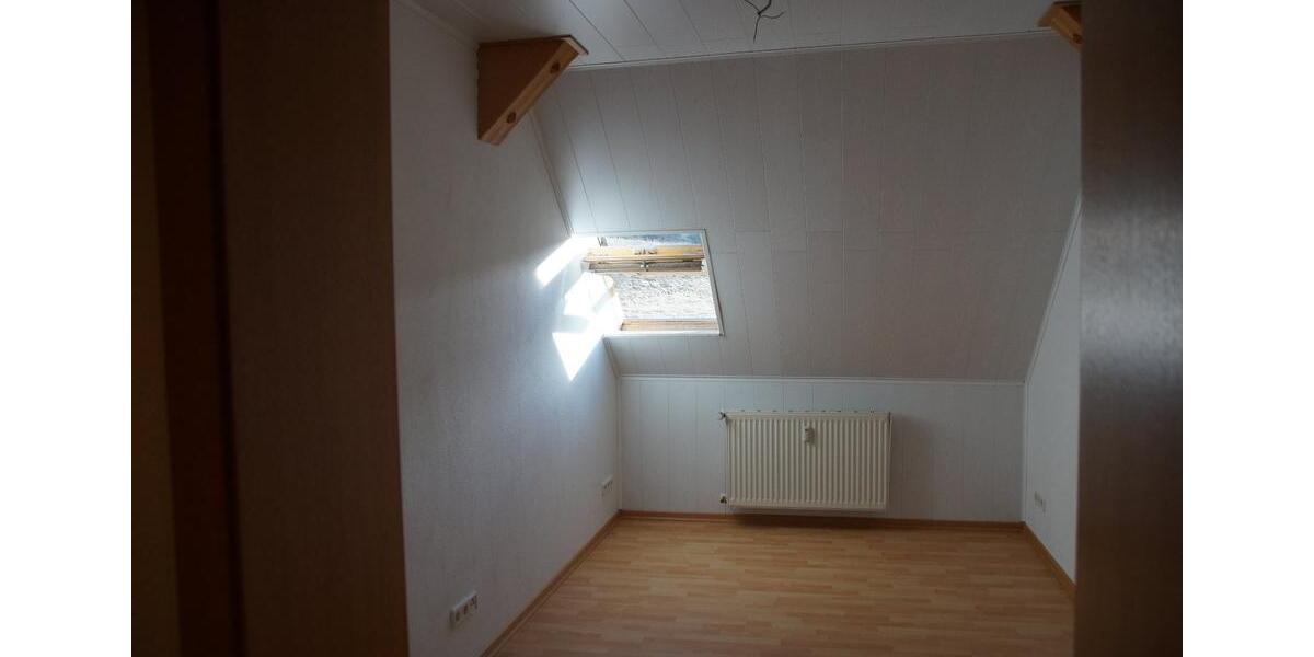 Dachgeschoßwohnung Kyffhäuserland - 3 Zimmer, 66 m&sup2;, 380&euro; | Angebot:26321993