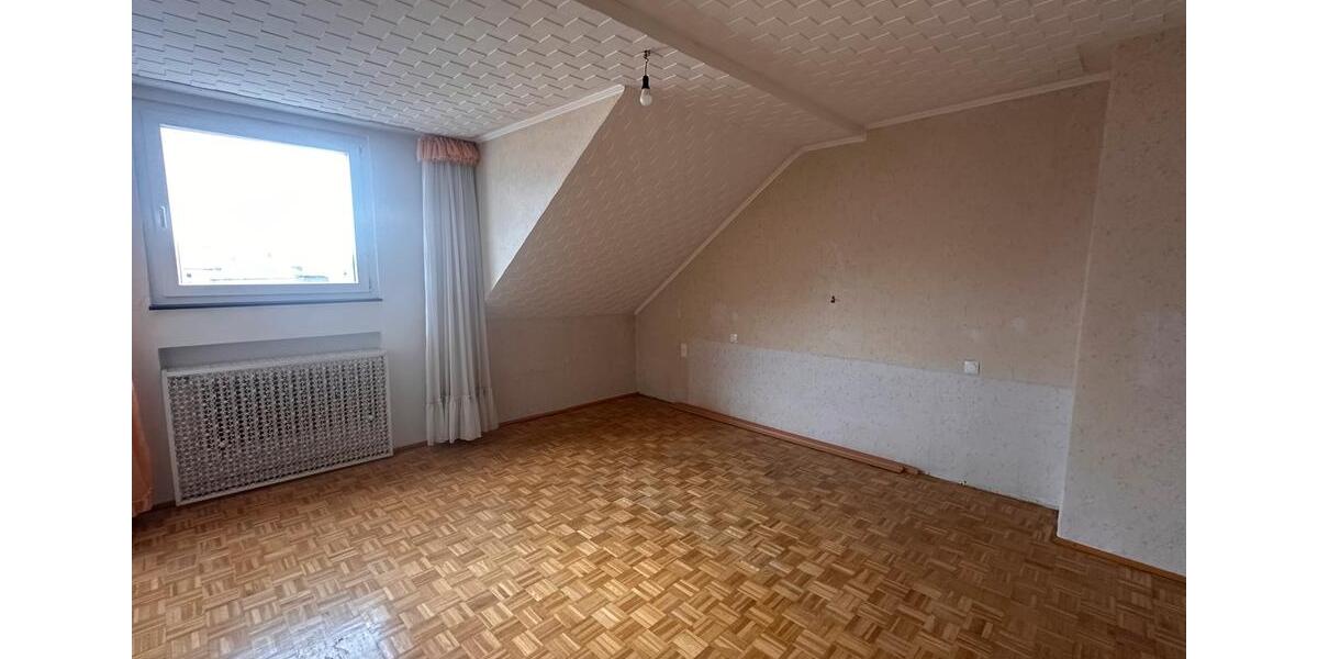 Dachgeschoßwohnung Hof Altstadt - 4 Zimmer, 120 m&sup2;, 650&euro; | Angebot:26591661
