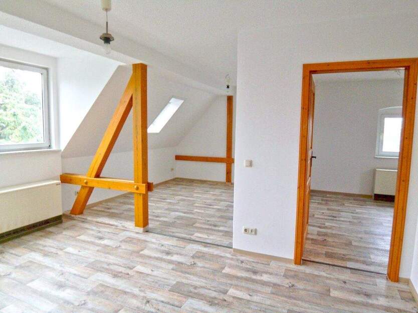 Moderne 3-Raum-DG-Wohnung mit Garage und gemeinschaftlichen Grundstück bei Bautzen 3 zimmer
