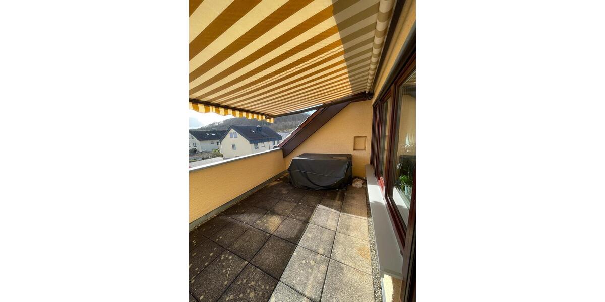 Dachgeschoßwohnung Frickenhausen - 5.5 Zimmer, 112 m&sup2;, 1.150&euro; | Angebot:24867017