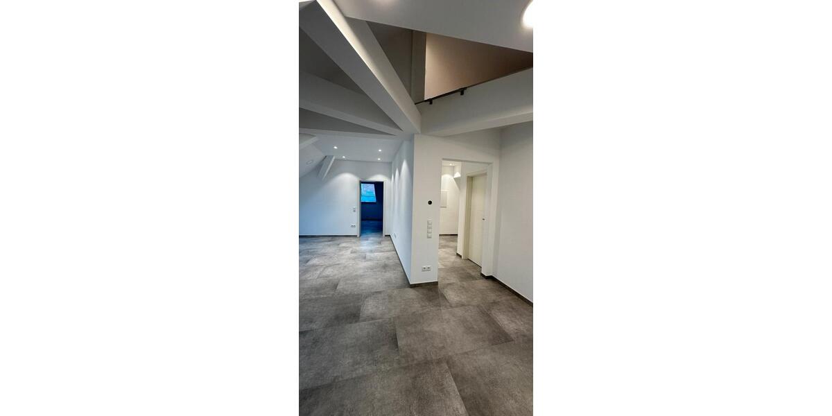 Dachgeschoßwohnung Maikammer - 3 Zimmer, 74 m&sup2;, 810&euro; | Angebot:25619932