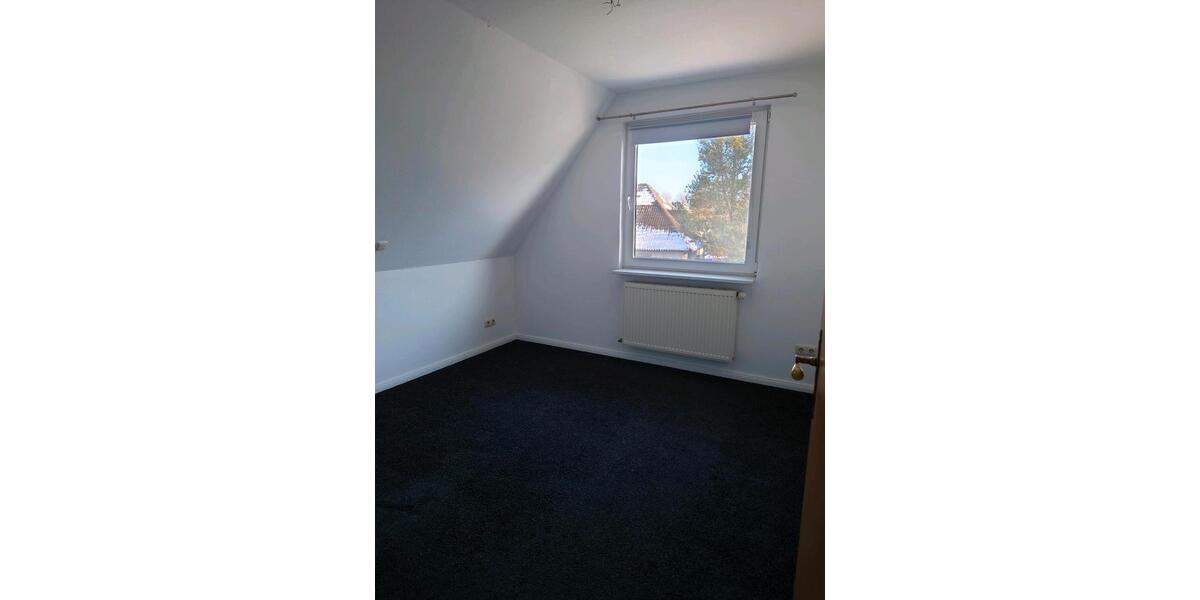 Dachgeschoßwohnung Husby - 2.5 Zimmer, 65 m&sup2;, 600&euro; | Angebot:24215454