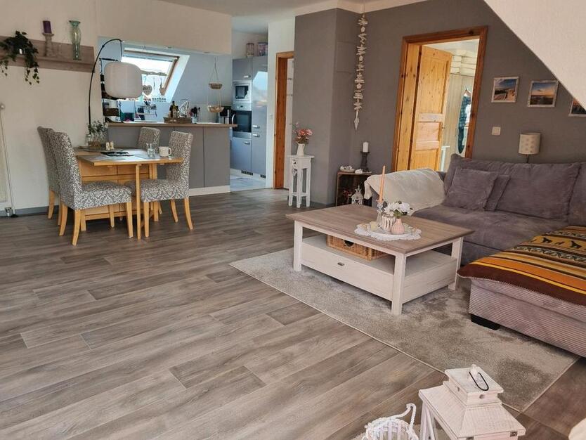 Ruhige 3 12 Zimmer Wohnung mit großer Dachterrasse 1040 €