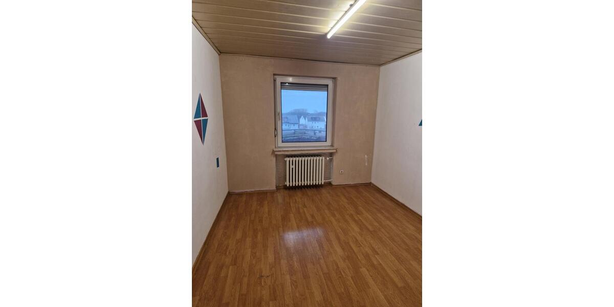 Etagenwohnung Halle - 4 Zimmer, 92 m&sup2;, 850&euro; | Angebot:25805532