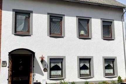 Modernisiertes EFH mit Einliegerwohnung, Garten & Pool zimmer