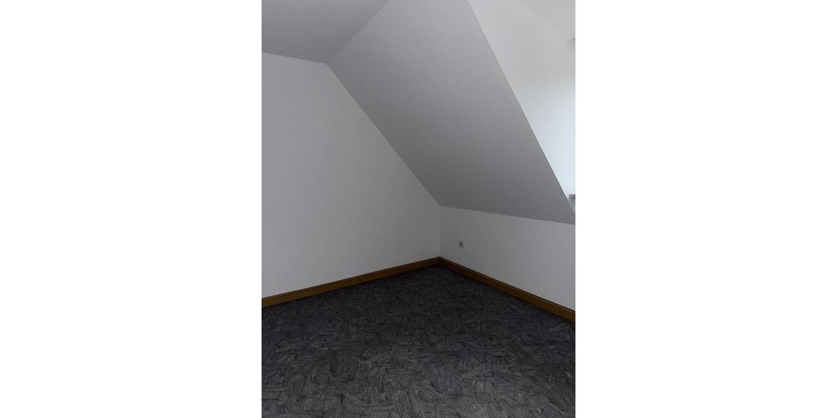 Dachgeschoßwohnung Straubing - 3 Zimmer, 48 m&sup2;, 670&euro; | Angebot:24548736
