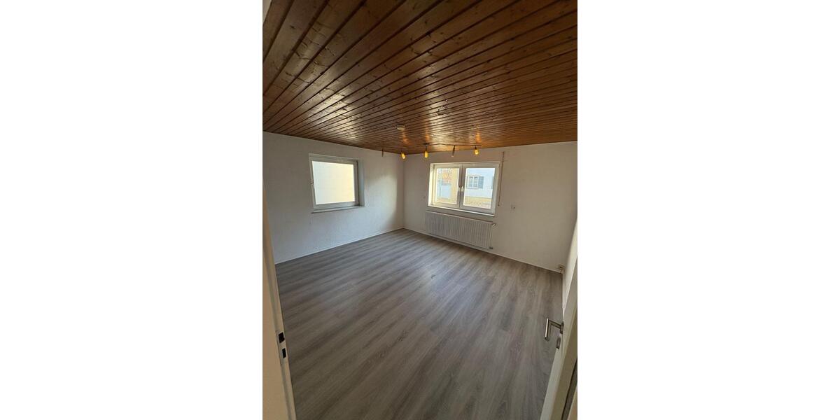 Erdgeschoßwohnung Bopfingen - 4 Zimmer, 110 m&sup2;, 950&euro; | Angebot:25860203