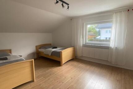 Wohnen auf Zeit Gladenbach - 7 Zimmer, 250 m&sup2;, 26&euro; | Angebot:24805952