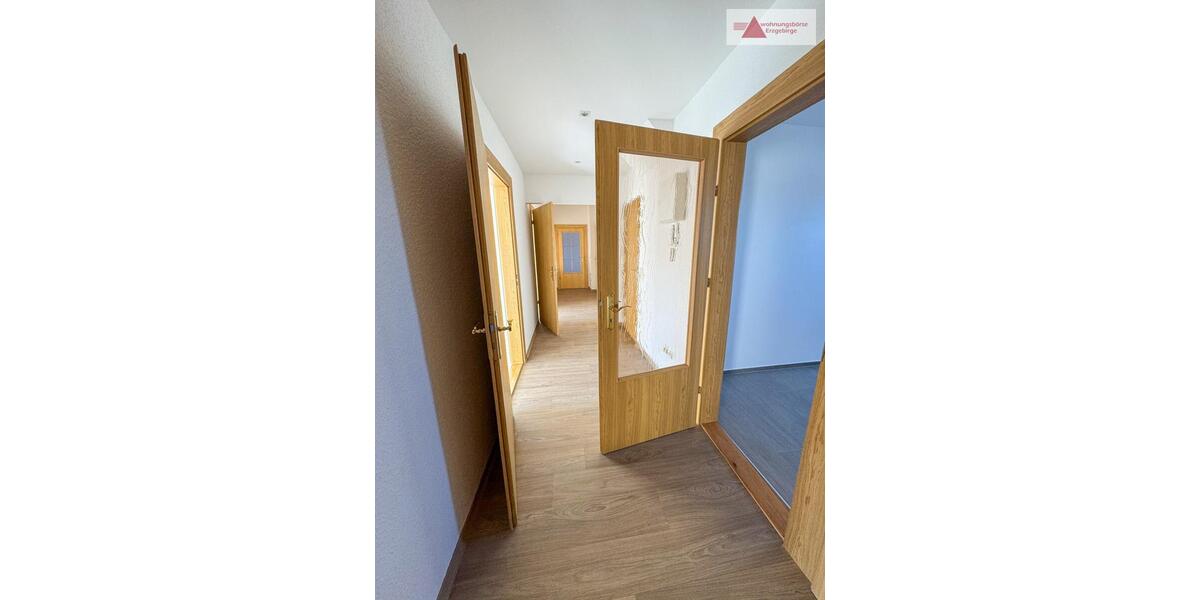 Dachgeschoßwohnung Aue-Bad Schlema Bad Schlema - 5 Zimmer, 130 m&sup2;, 800&euro; | Angebot:24847399