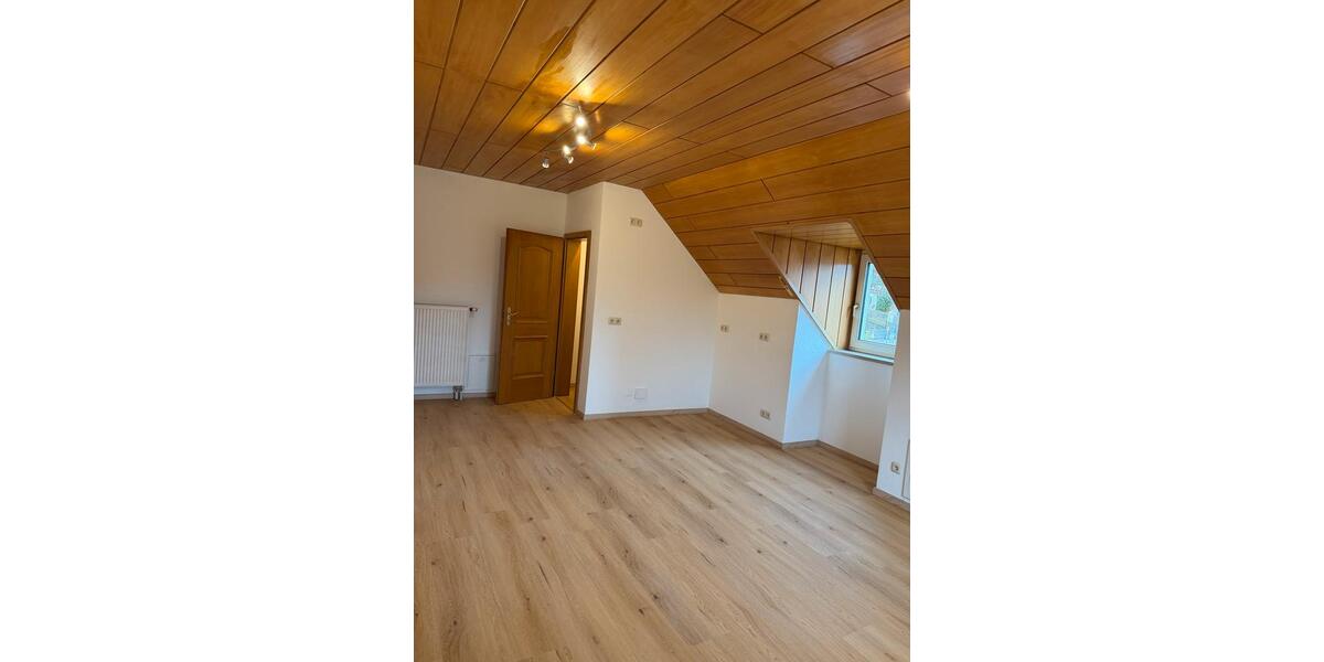 Dachgeschoßwohnung Wertingen - 3 Zimmer, 100 m&sup2;, 800&euro; | Angebot:26247648